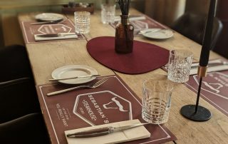 Tisch-oben2-restaurant Tisch mit Kerze von oben