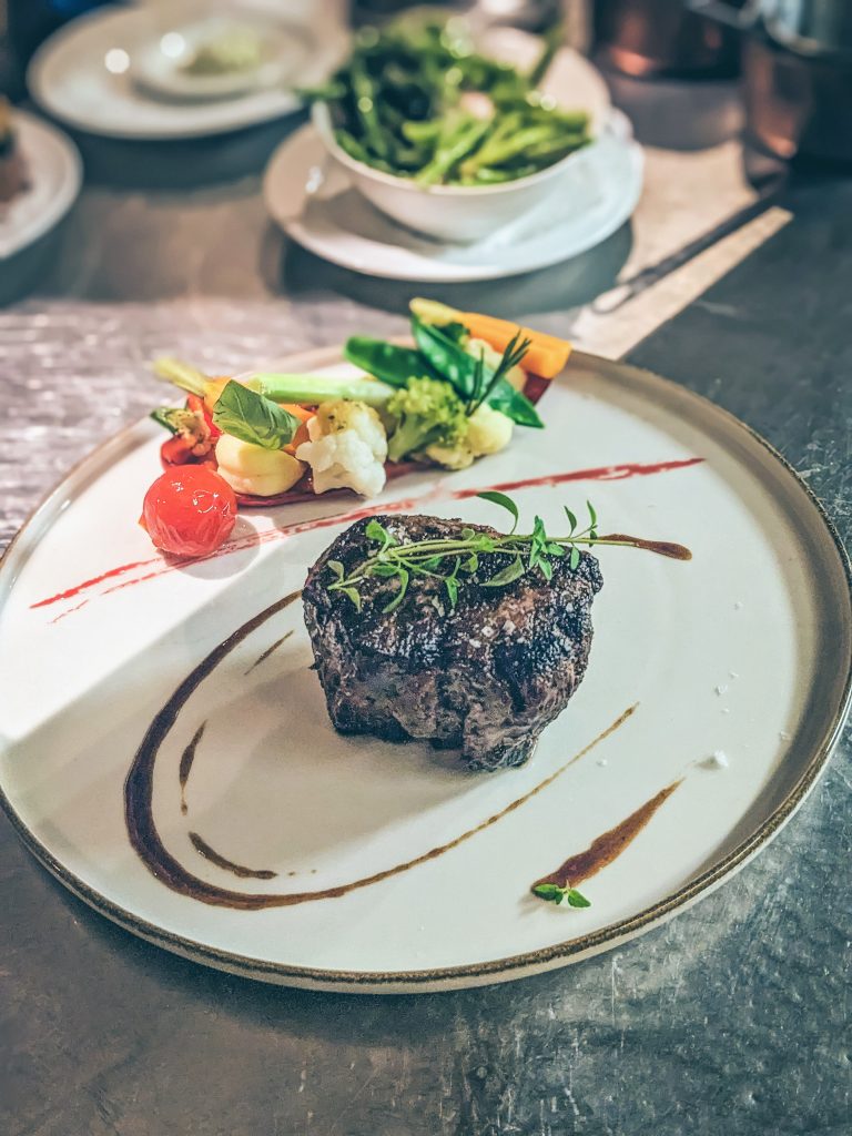 Tenderloin angerichtet